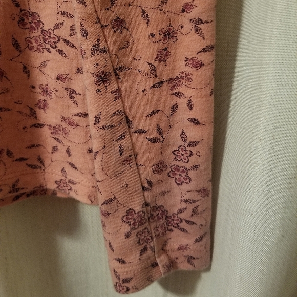 Laura Scott Florar Turtle Neck - Picture 3 of 5